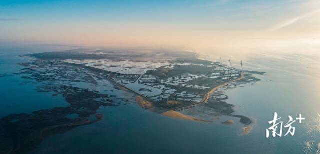 广东省湛江徐闻县灯楼角地处中国大陆最南端。 