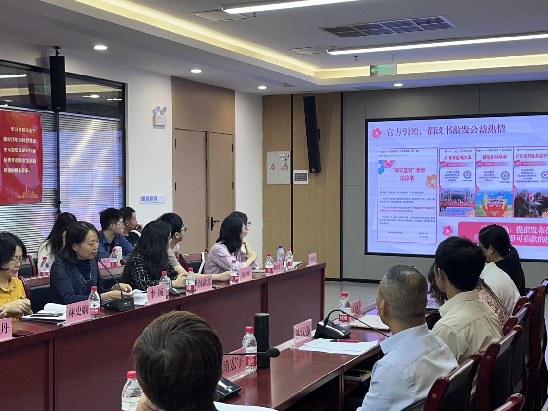 佛山市红十字会办公室主任李琬在会上作分享。