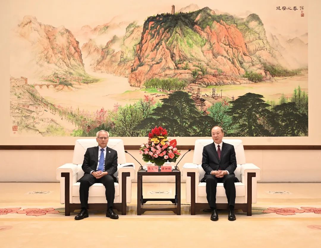 12月24日，省委书记黄坤明与澳门特别行政区行政长官岑浩辉会见交流。南方+记者 王辉 摄