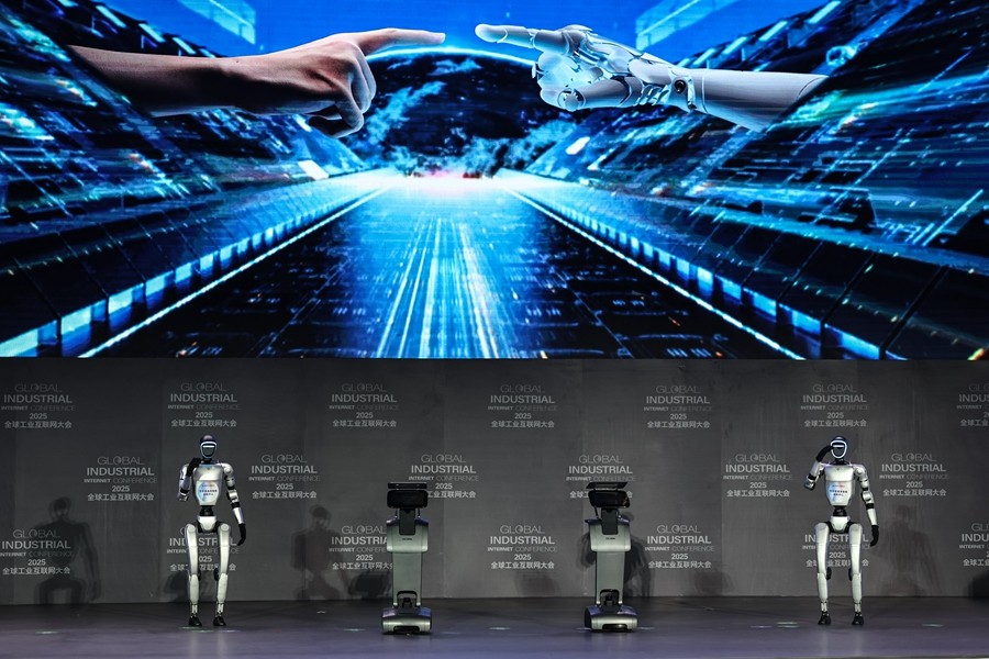 9月6日拍摄的2025全球工业互联网大会开幕式现场。新华社记者 潘昱龙 摄