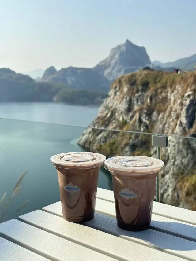 四会市迳口镇蓝湖湾。南方+ 卢逸轩 拍摄