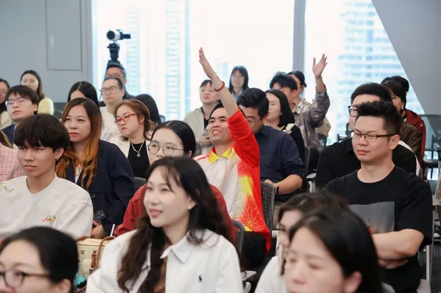 互动交流环节，与会企业代表积极提问。 李冬冬 摄