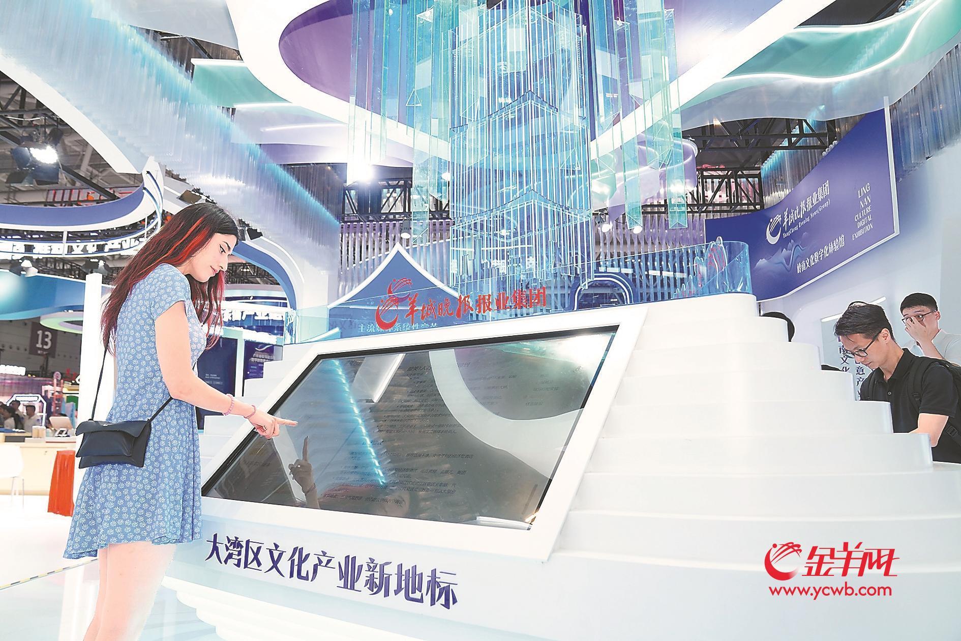 跟着AI游乡村,岭南文化大模型在第二十一届文博会上亮出“文化活地图” 羊城晚报记者 宋金峪 摄